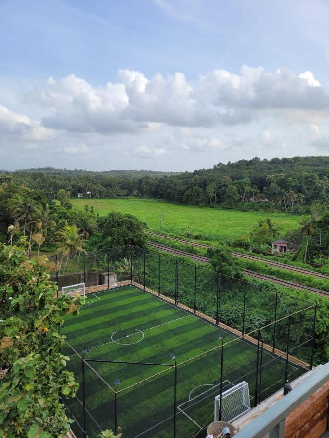Beeza Clubhouse Hotel Kottayam Buitenkant foto
