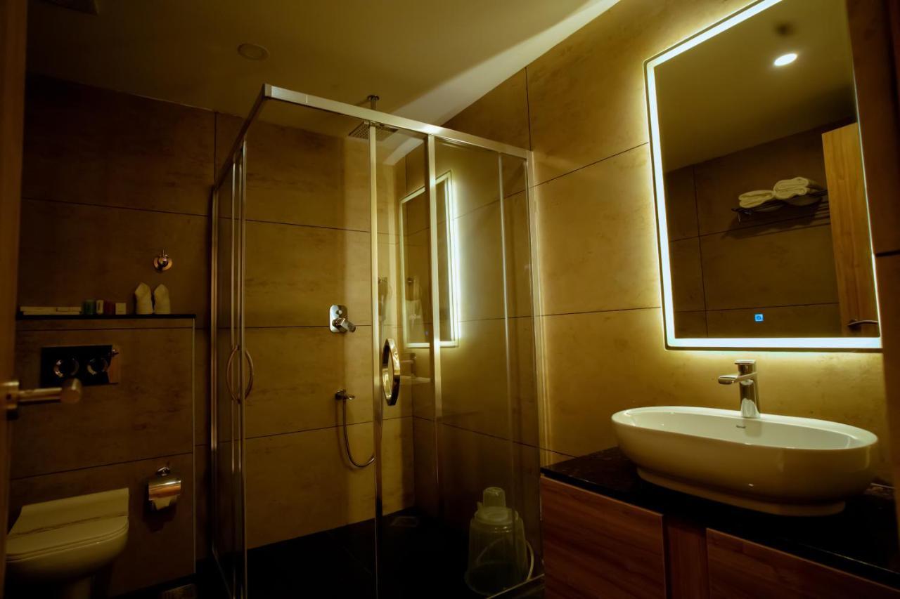 Beeza Clubhouse Hotel Kottayam Buitenkant foto