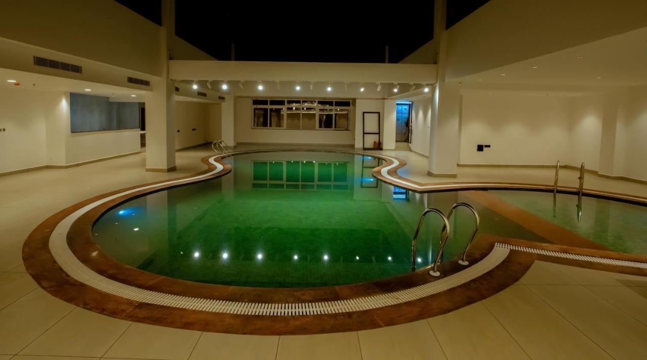 Beeza Clubhouse Hotel Kottayam Buitenkant foto