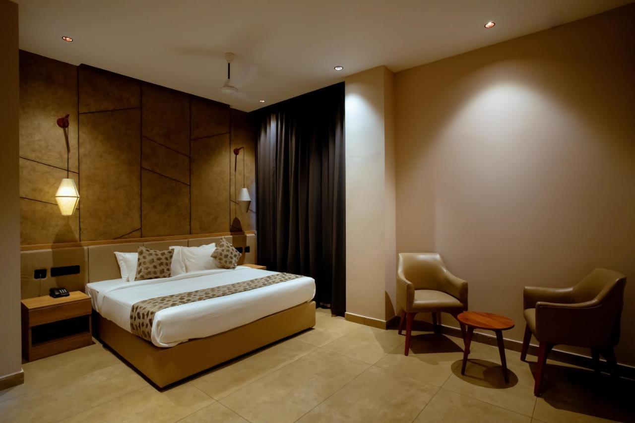Beeza Clubhouse Hotel Kottayam Buitenkant foto