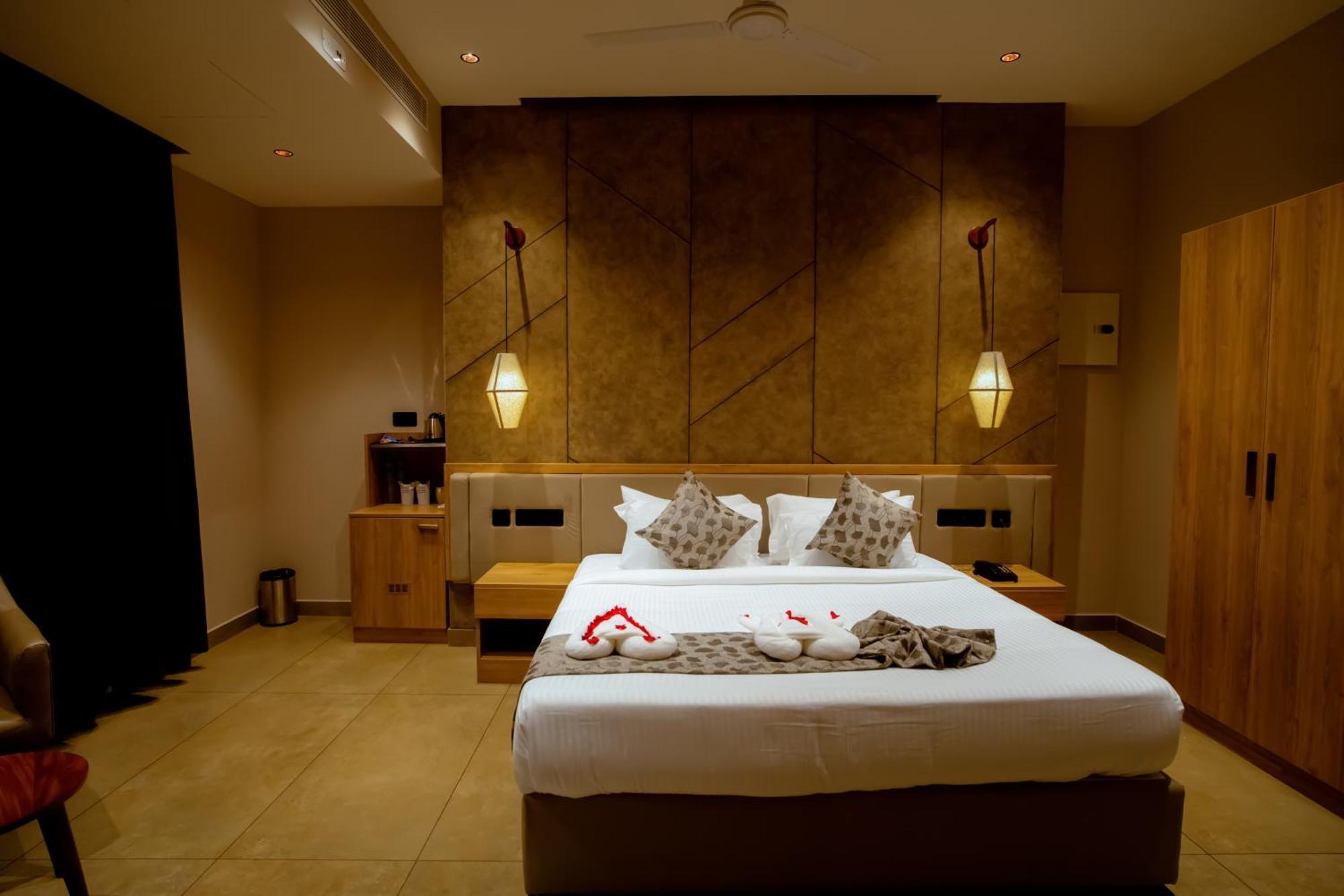 Beeza Clubhouse Hotel Kottayam Buitenkant foto