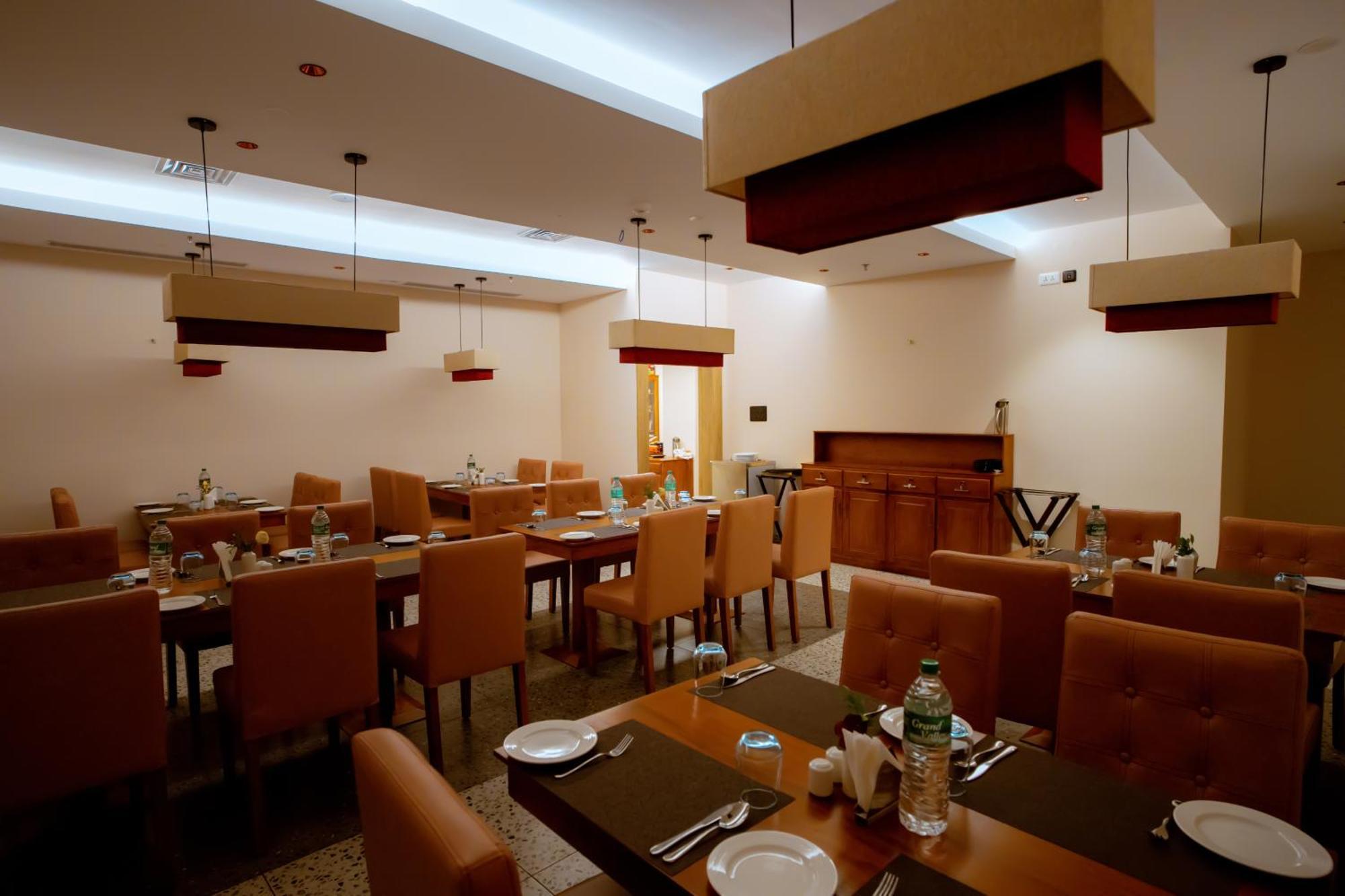 Beeza Clubhouse Hotel Kottayam Buitenkant foto