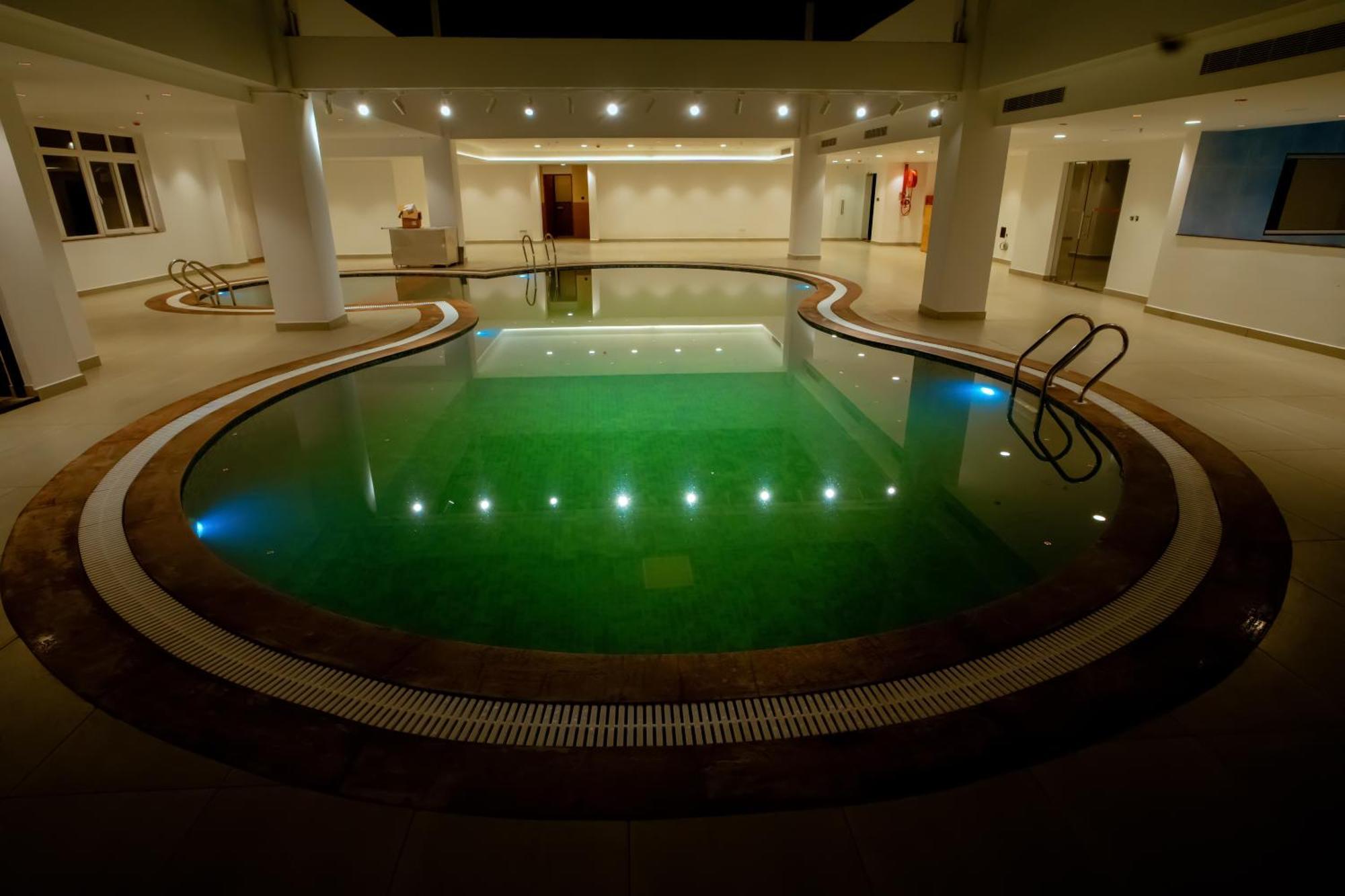 Beeza Clubhouse Hotel Kottayam Buitenkant foto